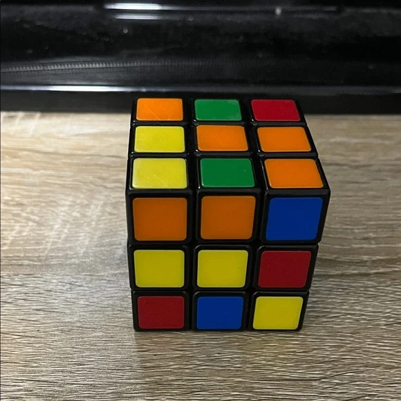 Unsolved RUBIKS CUBE. - Picture 2 of 2